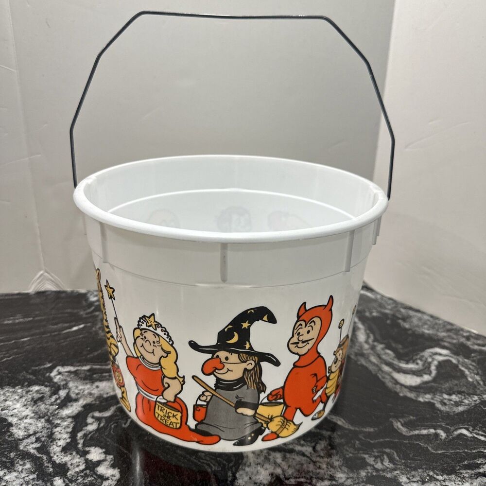 Vintage Shamrock Industries Halloween pail metal handle trick or treaters